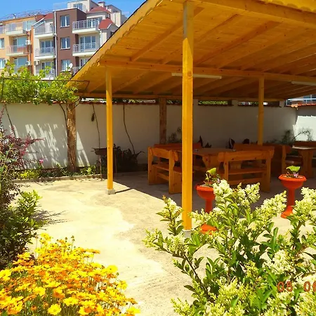 Guest house Sveti Georgi 2*